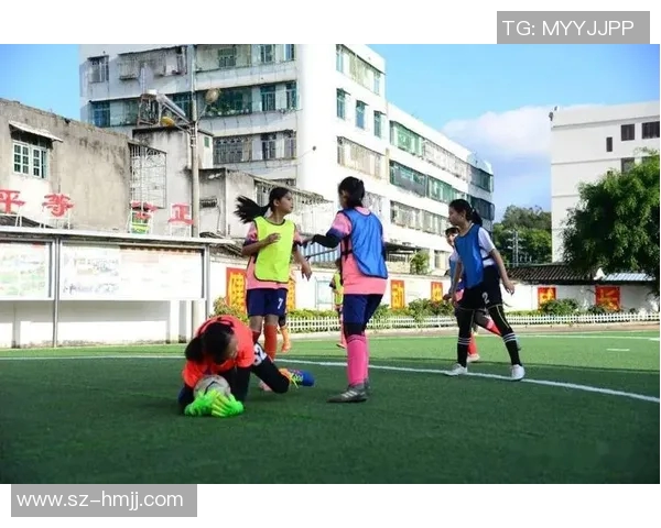 足球明星携手送祝福迎新春精彩瞬间分享喜庆氛围与球迷共庆佳节